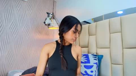 Snapshot of vero_temptation chatting on 11/15/25, 12:02 Vero online show from 11/15/25, 12:02