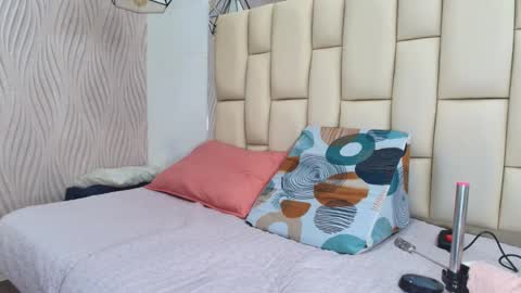 Snapshot of vero_temptation chatting on 11/21/25, 12:04 Vero online show from 11/21/25, 12:04