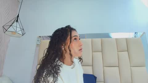 Snapshot of vero_temptation chatting on 12/03/25, 12:03 Vero online show from 12/03/25, 12:03