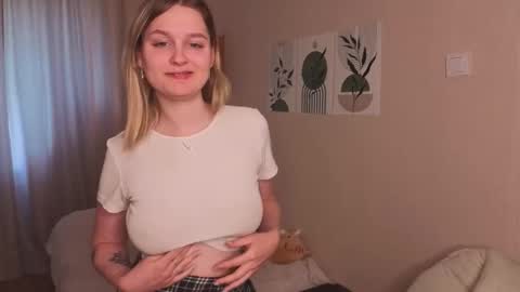 Snapshot of verocat chatting on 10/03/25, 08:11 Veronica online show from 10/03/25, 08:11