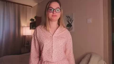 Snapshot of verocat chatting on 10/04/25, 05:16 Veronica online show from 10/04/25, 05:16