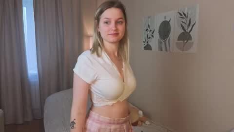 Snapshot of verocat chatting on 10/07/25, 10:34 Veronica online show from 10/07/25, 10:34