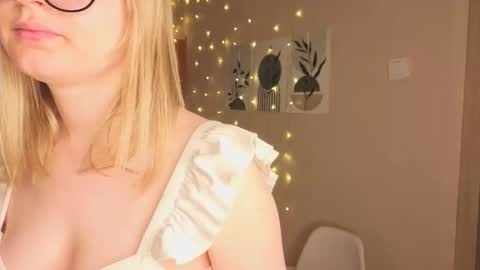 Snapshot of verocat chatting on 11/10/25, 06:12 Veronica online show from 11/10/25, 06:12