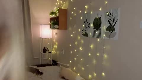 Snapshot of verocat chatting on 12/14/25, 08:24 Veronica online show from 12/14/25, 08:24