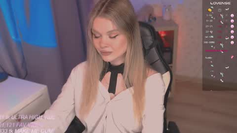 Snapshot of veronaaura chatting on 09/22/25, 05:15 Tiffany online show from 09/22/25, 05:15