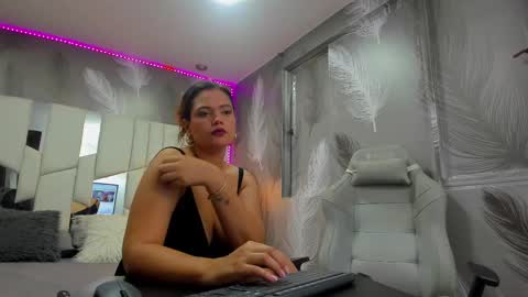 Veronica online show from 09/10/25, 03:23