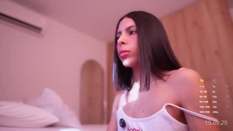 Veronica online show from 09/15/25, 12:49