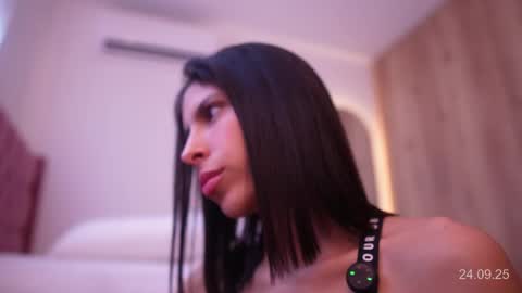 Snapshot of veronica_mendez1 chatting on 09/24/25, 12:30 Veronica online show from 09/24/25, 12:30