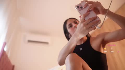 Snapshot of veronica_mendez1 chatting on 02/24/26, 03:10 Veronica online show from 02/24/26, 03:10