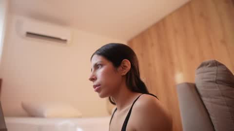 Snapshot of veronica_mendez1 chatting on 04/16/26, 01:34 Veronica online show from 04/16/26, 01:34