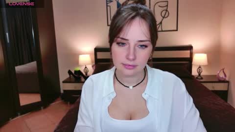 Veronica online show from 11/23/25, 05:29