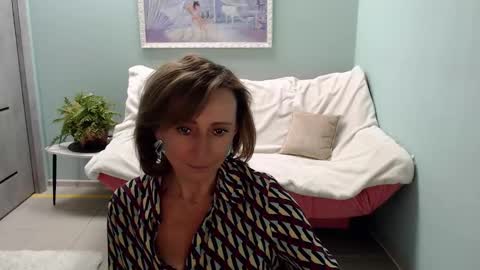 Helen online show from 03/11/25, 11:23