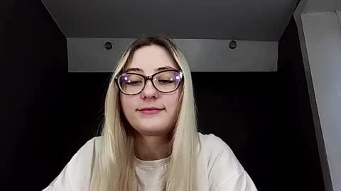 Veronica online show from 09/12/25, 05:07