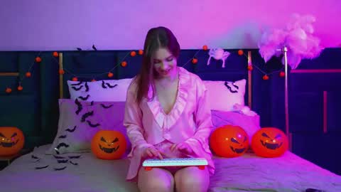 Snapshot of veronicavance chatting on 10/22/25, 06:07 Veronica online show from 10/22/25, 06:07