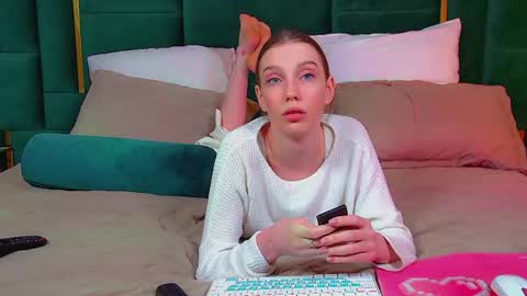 Veronica online show from 05/28/26, 08:06