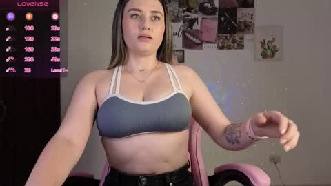 Snapshot of veronika__winslow_ chatting on 01/16/26, 03:43 Vero online show from 01/16/26, 03:43