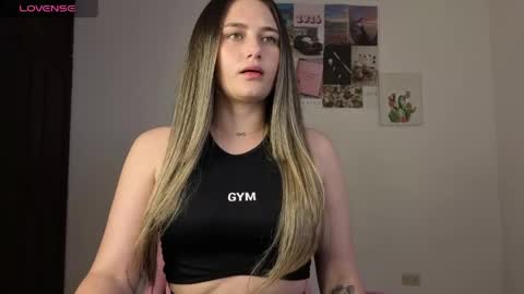 Snapshot of veronika__winslow_ chatting on 05/02/26, 06:40 Vero online show from 05/02/26, 06:40
