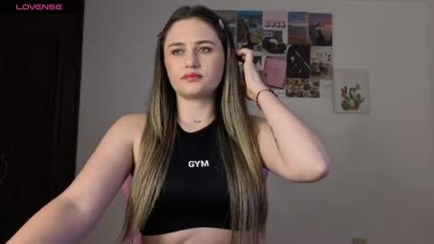 Snapshot of veronika__winslow_ chatting on 05/20/26, 04:40 Vero online show from 05/20/26, 04:40