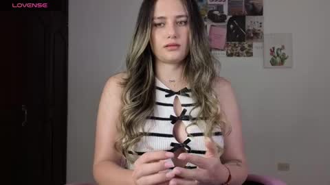 Snapshot of veronika__winslow_ chatting on 05/26/26, 05:58 Vero online show from 05/26/26, 05:58