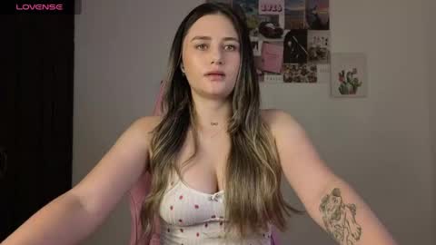 Snapshot of veronika__winslow_ chatting on 05/28/26, 05:27 Vero online show from 05/28/26, 05:27