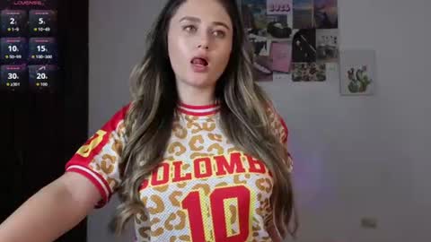Snapshot of veronika__winslow_ chatting on 06/19/26, 04:28 Vero online show from 06/19/26, 04:28