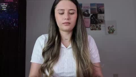 Snapshot of veronika__winslow_ chatting on 06/20/26, 09:01 Vero online show from 06/20/26, 09:01