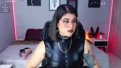 Miss Veronika online show from 03/11/25, 12:06