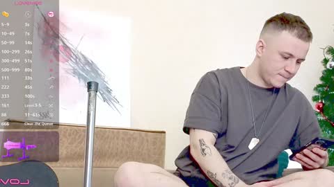 Snapshot of vers_gay chatting on 12/08/24, 10:30 Ethan online show from 12/08/24, 10:30