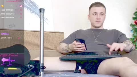 Snapshot of vers_gay chatting on 12/15/24, 10:39 Ethan online show from 12/15/24, 10:39