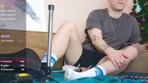 Snapshot of vers_gay chatting on 12/29/24, 03:35 Ethan online show from 12/29/24, 03:35