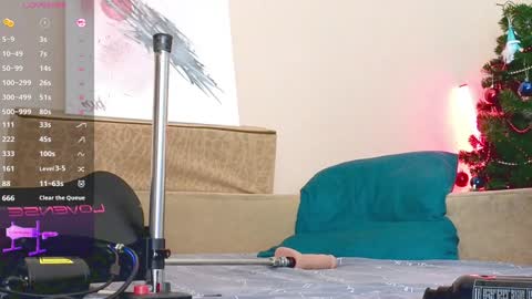 Snapshot of vers_gay chatting on 12/31/24, 10:37 Ethan online show from 12/31/24, 10:37