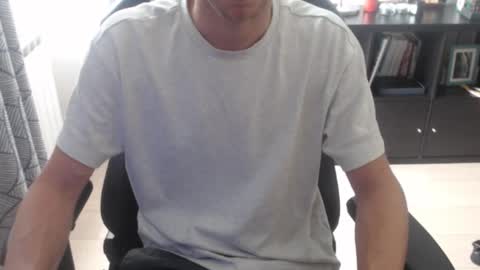 Snapshot of verto159753 chatting on 10/21/25, 12:06 verto159753 online show from 10/21/25, 12:06