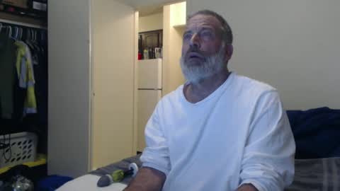 Snapshot of veryveryhairmanindenver chatting on 01/14/25, 12:54 hairy man online show from 01/14/25, 12:54