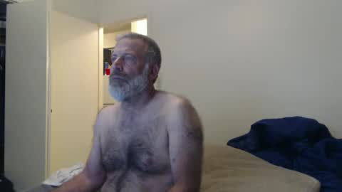 Snapshot of veryveryhairmanindenver chatting on 01/19/25, 01:32 hairy man online show from 01/19/25, 01:32