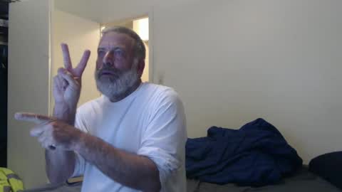Snapshot of veryveryhairmanindenver chatting on 01/20/25, 12:46 hairy man online show from 01/20/25, 12:46