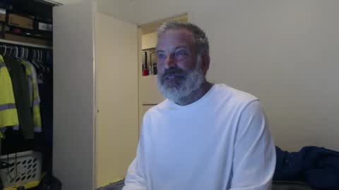 Snapshot of veryveryhairmanindenver chatting on 01/24/25, 12:52 hairy man online show from 01/24/25, 12:52