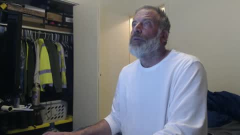 Snapshot of veryveryhairmanindenver chatting on 01/28/25, 12:47 hairy man online show from 01/28/25, 12:47