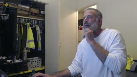 Snapshot of veryveryhairmanindenver chatting on 02/02/25, 01:02 hairy man online show from 02/02/25, 01:02