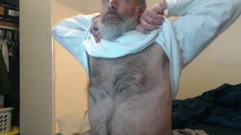 Snapshot of veryveryhairmanindenver chatting on 02/21/25, 01:00 hairy man online show from 02/21/25, 01:00