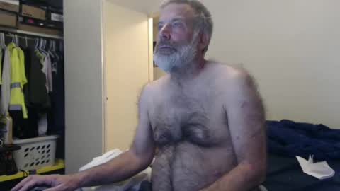 Snapshot of veryveryhairmanindenver chatting on 02/22/25, 01:00 hairy man online show from 02/22/25, 01:00