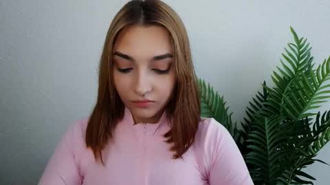 Snapshot of veryveryshygirl chatting on 09/18/25, 12:18 Ana online show from 09/18/25, 12:18