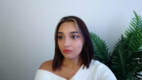 Snapshot of veryveryshygirl chatting on 10/04/25, 11:30 Ana online show from 10/04/25, 11:30