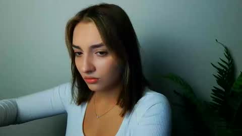 Snapshot of veryveryshygirl chatting on 10/10/25, 06:29 Ana online show from 10/10/25, 06:29