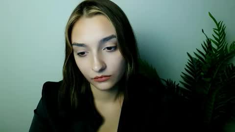 Snapshot of veryveryshygirl chatting on 10/22/25, 06:18 Ana online show from 10/22/25, 06:18