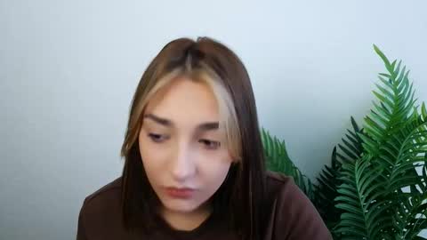 Snapshot of veryveryshygirl chatting on 10/25/25, 07:49 Ana online show from 10/25/25, 07:49