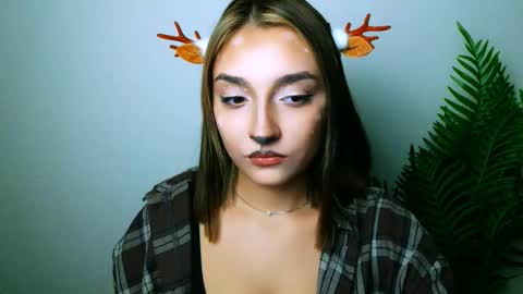 Snapshot of veryveryshygirl chatting on 10/31/25, 06:42 Ana online show from 10/31/25, 06:42