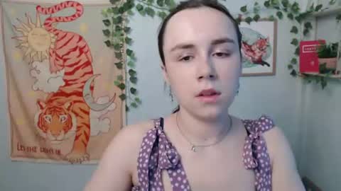veryveryvery_shy online show from 06/22/26, 05:48