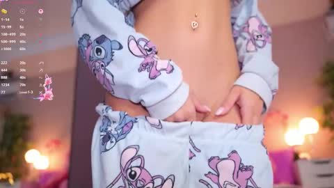 Snapshot of vesia chatting on 10/13/25, 06:46 Vesia Sentiri online show from 10/13/25, 06:46