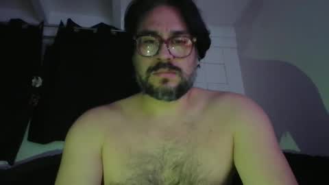 Snapshot of vesturelove chatting on 10/25/25, 06:10 vesturelove online show from 10/25/25, 06:10