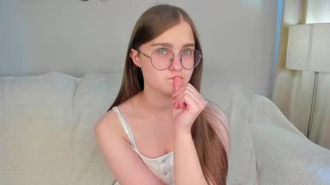 Snapshot of veta_cute chatting on 07/29/26, 11:08 Emma Sofa online show from 07/29/26, 11:08